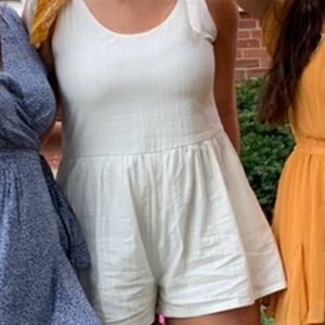 BOUTIQUE FLOW TIE WHITE ROMPER such a steal!